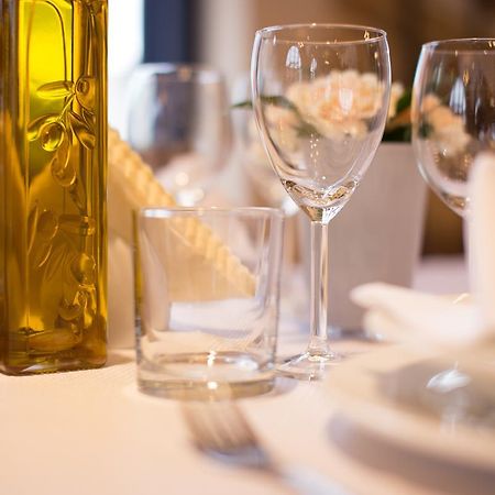 Glas-Hotel 4* Zary  Bagian luar foto
