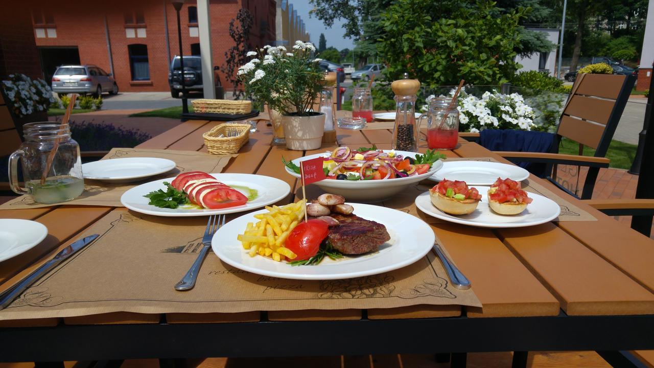 Glas-Hotel 4* Zary  Bagian luar foto