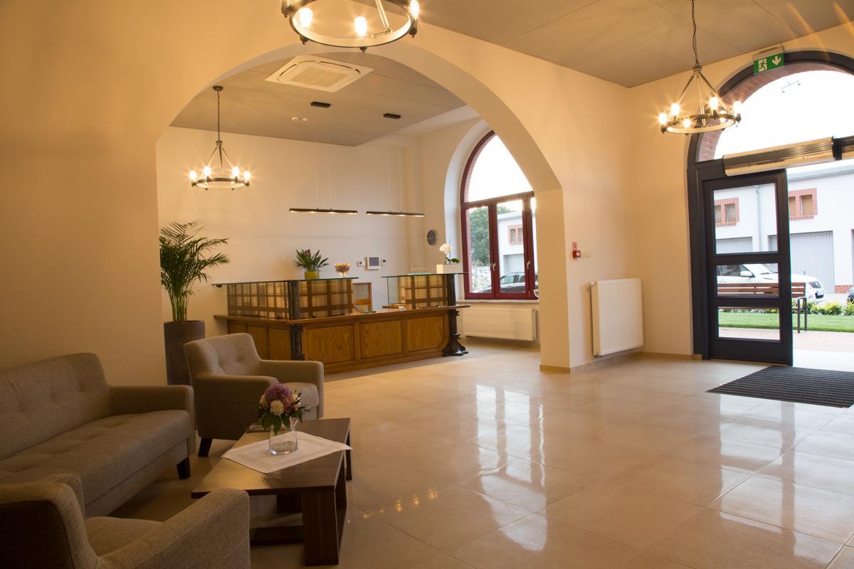 Glas-Hotel 4* Zary  Bagian luar foto