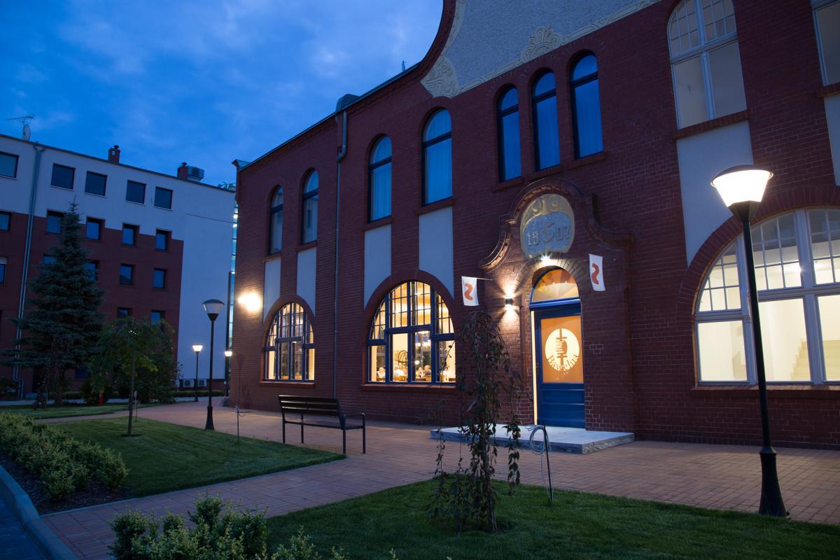 Glas-Hotel 4* Zary  Bagian luar foto