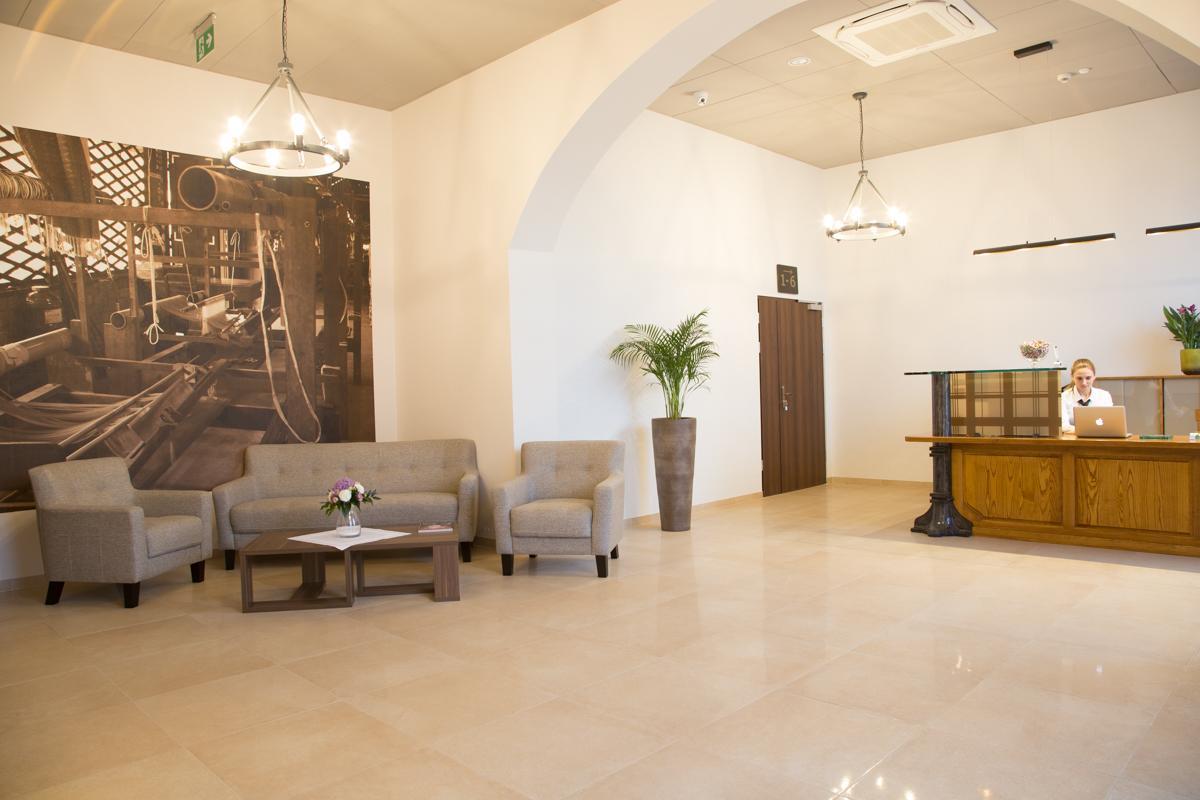 Glas-Hotel 4* Zary  Bagian luar foto