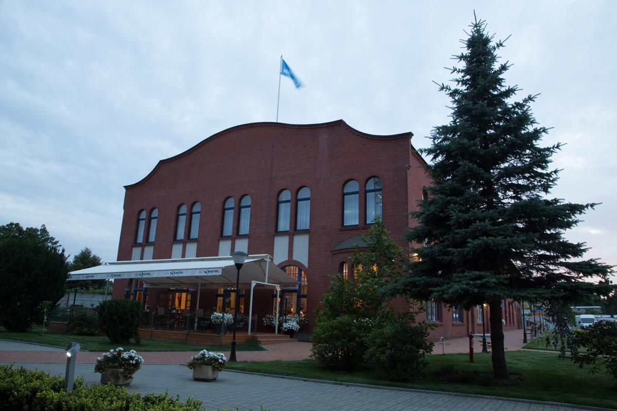 Glas-Hotel 4* Zary  Bagian luar foto