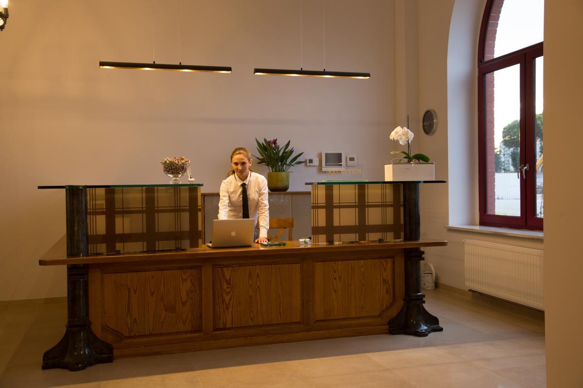 Glas-Hotel 4* Zary  Bagian luar foto
