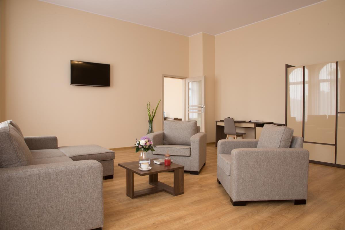 Glas-Hotel 4* Zary  Bagian luar foto