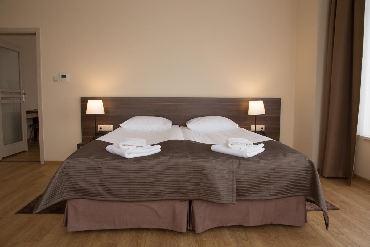 Glas-Hotel 4* Zary  Bagian luar foto